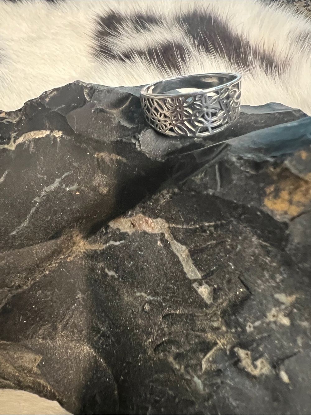 Sterling Silver Filigree Band Ring - Intricate Cutout Design